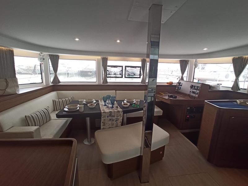Book yachts online - catamaran - Lagoon 42 - AKTIS (air condition, generator, watermaker) - rent