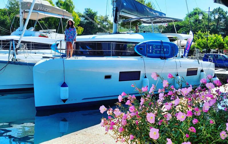 Book yachts online - catamaran - Lagoon 42 - Elysium crewed - VIP equipped - rent