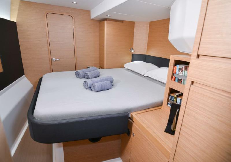 Book yachts online - catamaran - Dufour Catamaran 48 - Jovy - rent