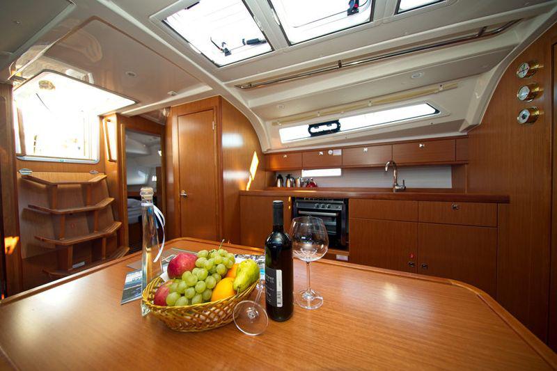 Book yachts online - sailboat - Bavaria Cruiser 41 - MH 75 - rent