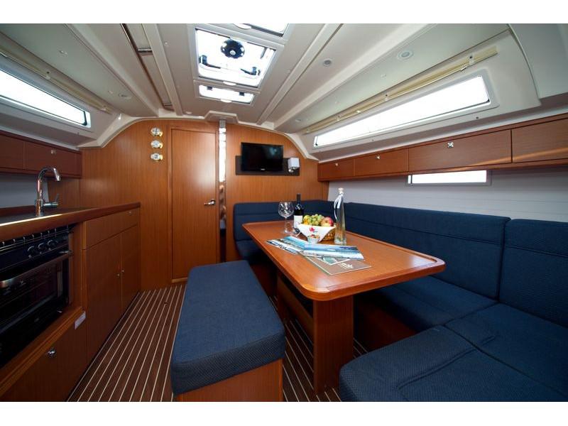Book yachts online - sailboat - Bavaria Cruiser 41 - MH 59 - rent