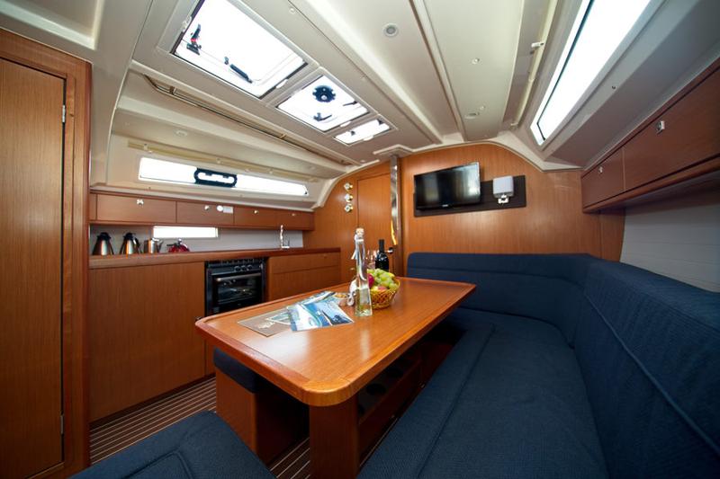 Book yachts online - sailboat - Bavaria Cruiser 41 - MH 71 - rent