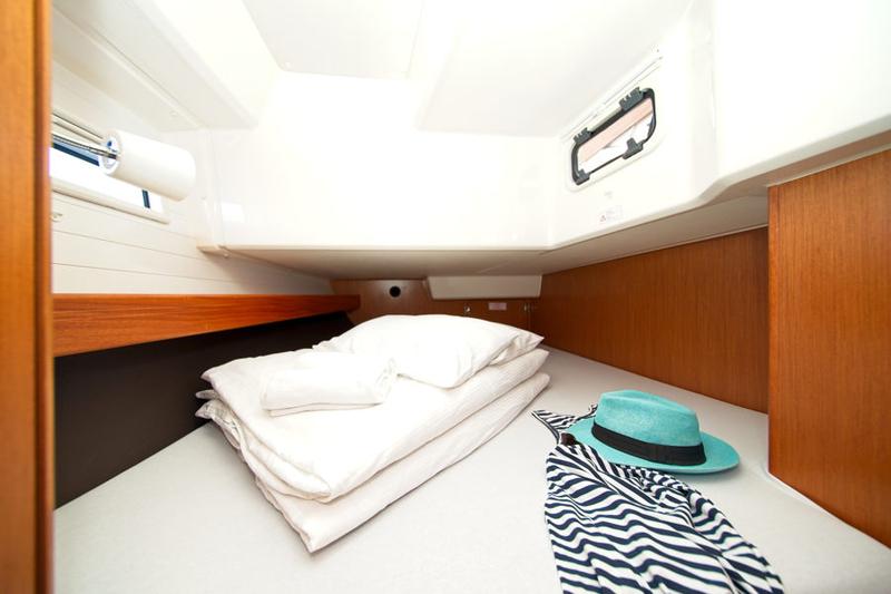 Book yachts online - sailboat - Bavaria Cruiser 41 - MH 76 - rent