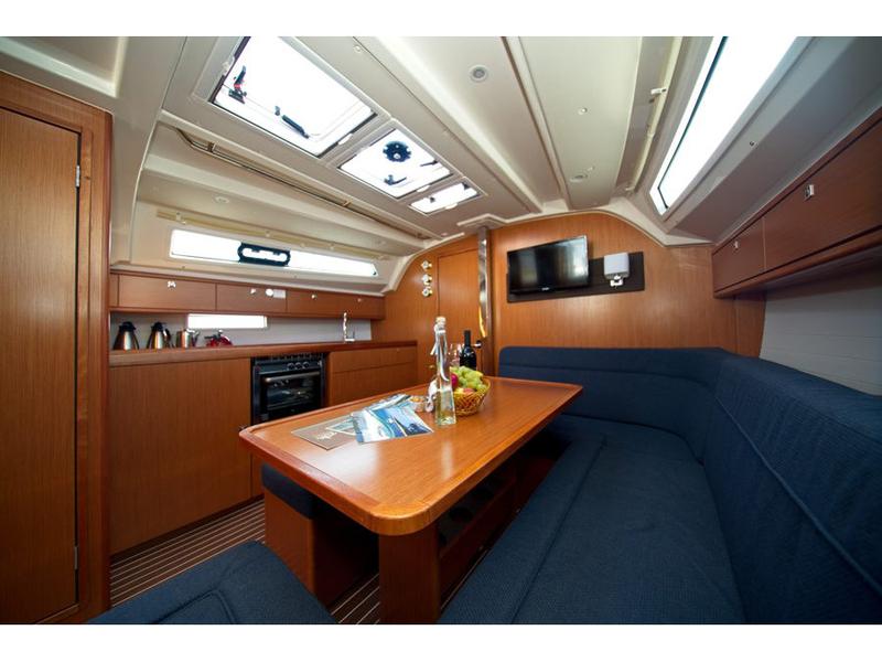 Book yachts online - sailboat - Bavaria Cruiser 41 - MH 76 - rent