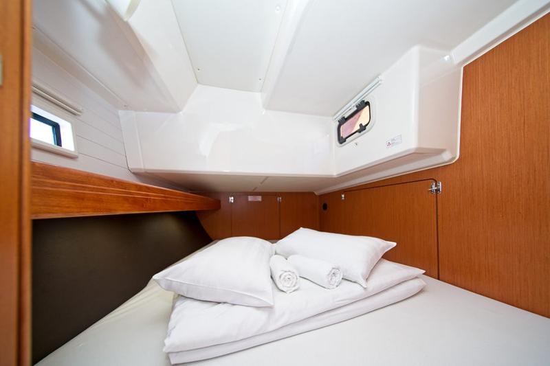 Book yachts online - sailboat - Bavaria 46 CN - MH 44 - rent
