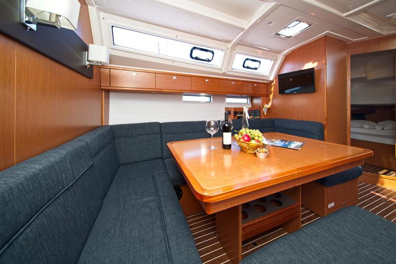 Book yachts online - sailboat - Bavaria 46 CN - MH 52 - rent