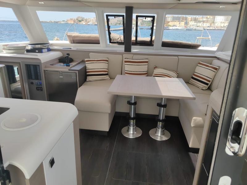 Book yachts online - catamaran - Fountaine Pajot Isla 40 - Isla (Wm+Solar Pan) - rent