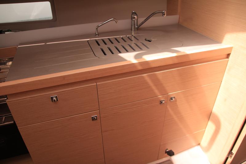 Book yachts online - sailboat - Dufour 390 Grand Large - DILI (vers 50hp+Gas Bbq) - rent