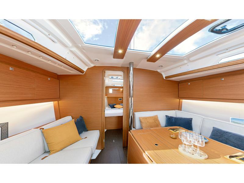 Book yachts online - sailboat - Dufour 390 Grand Large - DILI (vers 50hp+Gas Bbq) - rent