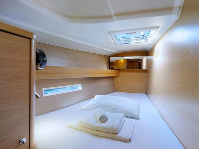 Book yachts online - sailboat - Dufour 450 Grand Large - COMODO - rent