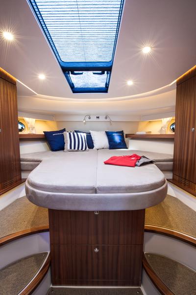 Book yachts online - motorboat - Nimbus 405 Coupe - Unisono - rent
