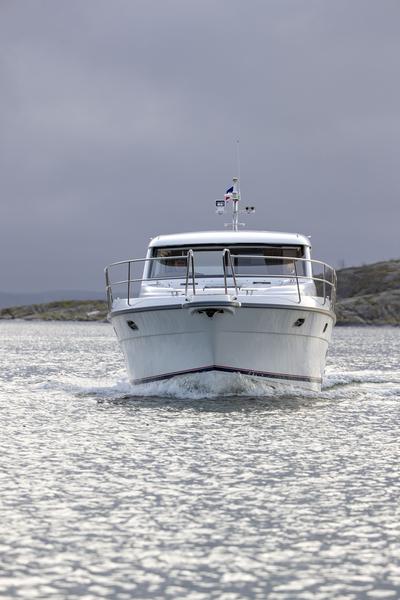 Book yachts online - motorboat - Nimbus 405 Coupe - Unisono - rent