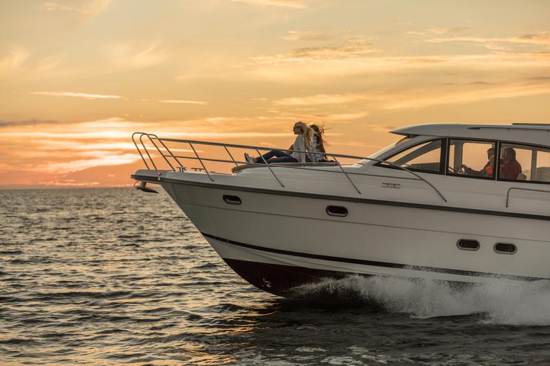 Book yachts online - motorboat - Nimbus 405 Coupe - Unisono - rent