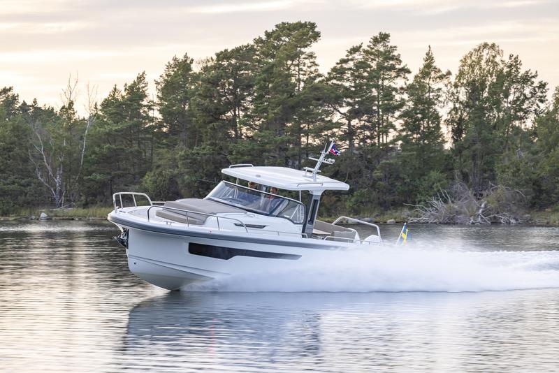 Book yachts online - motorboat - Nimbus Tender T11 - RUDDY - rent