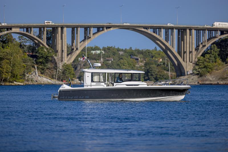 Book yachts online - motorboat - Nimbus Commuter 9 - STICH - rent