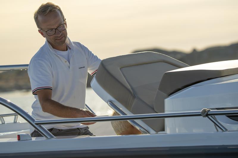 Book yachts online - motorboat - Nimbus Commuter 9 - STICH - rent