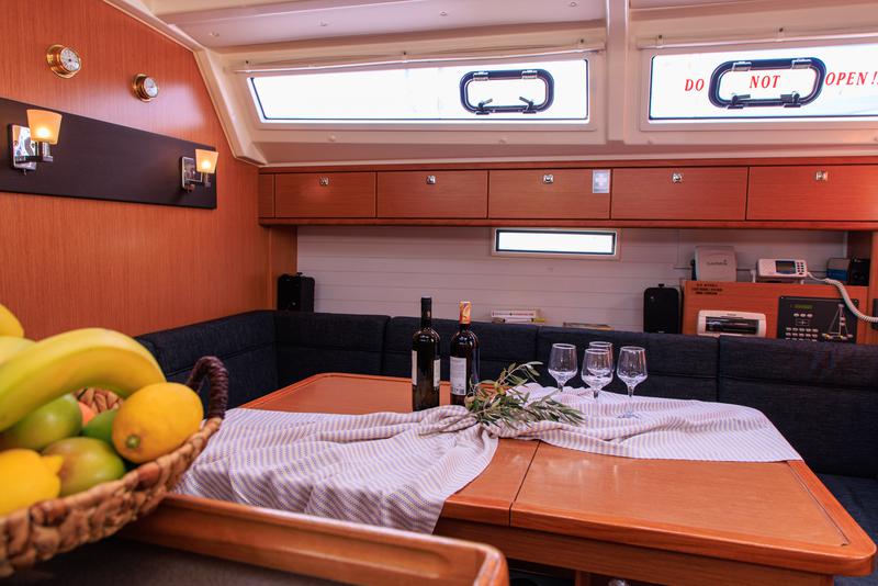 Book yachts online - sailboat - Bavaria 46 Cruiser - Kyveli - rent