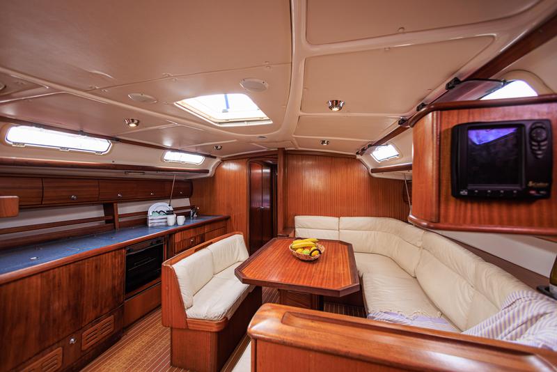 Book yachts online - sailboat - Bavaria 44 - Twins - rent