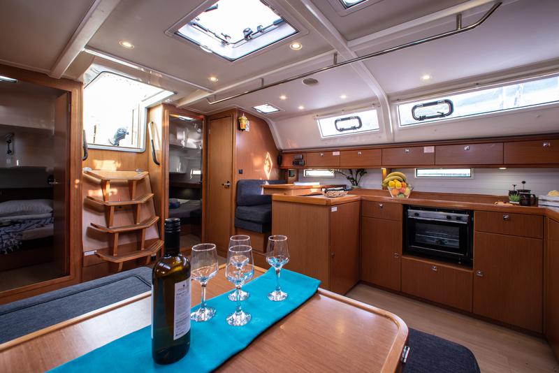 Book yachts online - sailboat - Bavaria 51 Cruiser - Philoctetes - rent