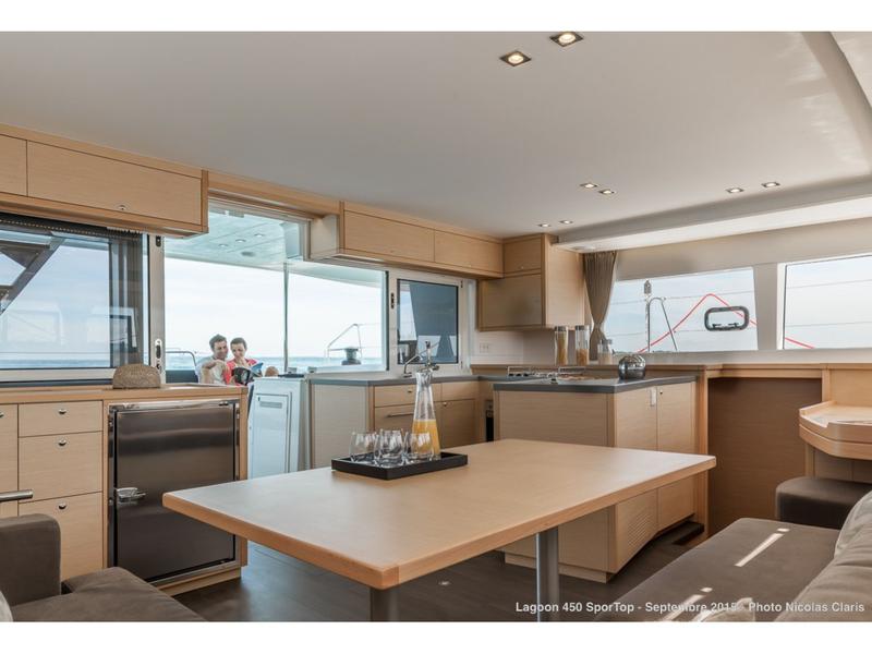 Book yachts online - catamaran - Lagoon 450S - Vertigo - rent
