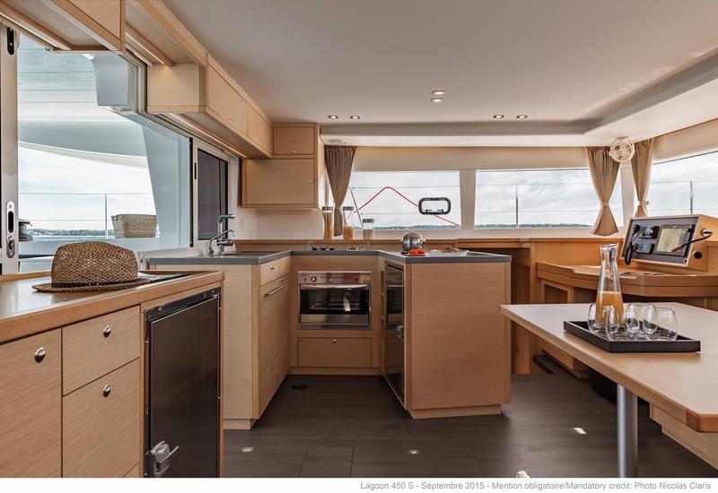 Book yachts online - catamaran - Lagoon 450S - Arome - rent