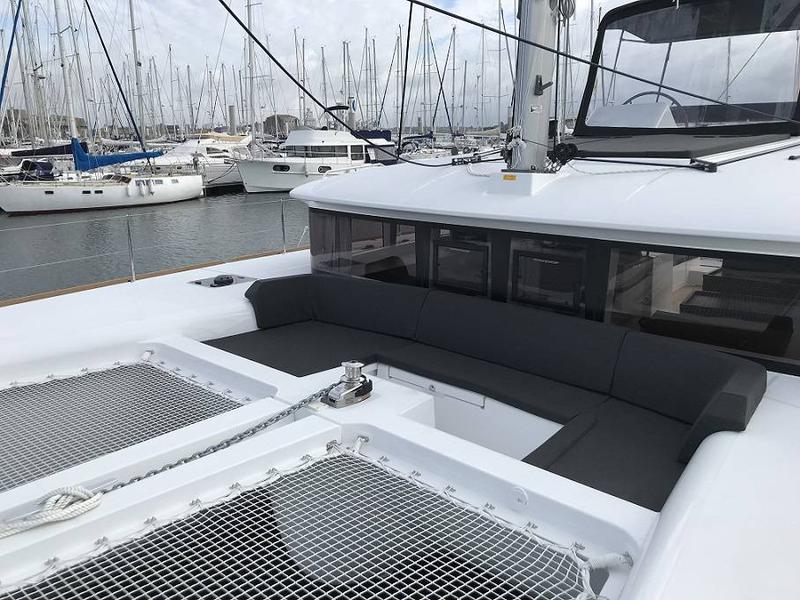 Book yachts online - catamaran - Lagoon 450S - Arome - rent