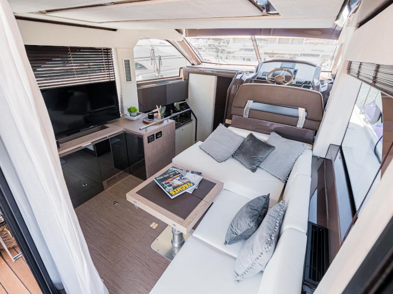 Book yachts online - motorboat - Sessa Fly 42 - Jupika II - rent