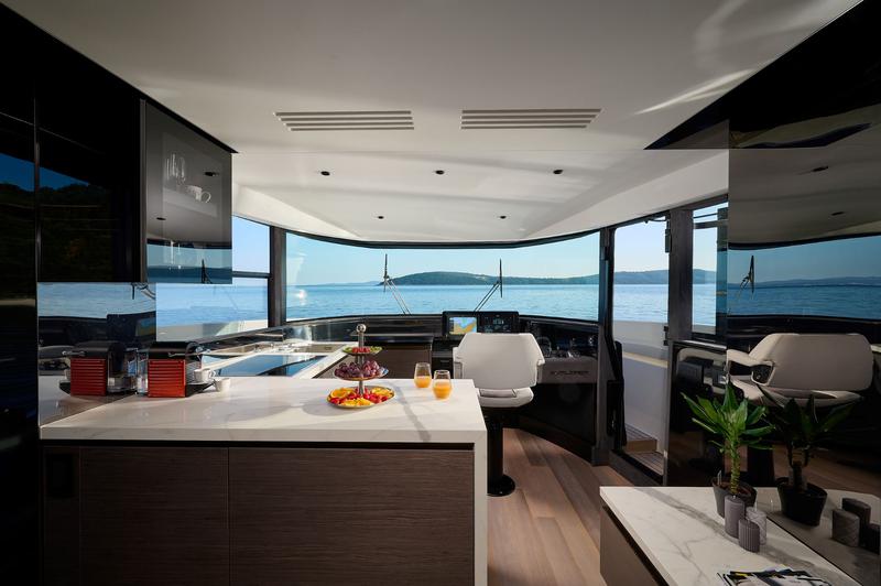 Book yachts online - motorboat - Explorer 62 Fly - Blue Moon - rent