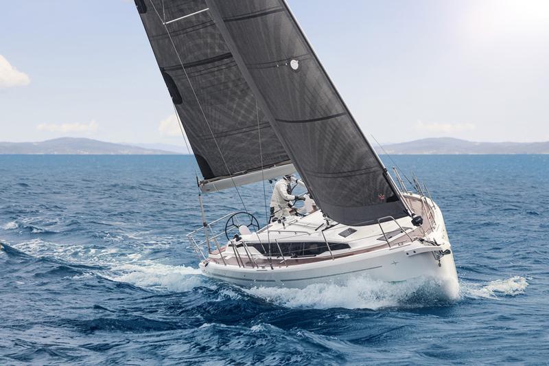 Book yachts online - sailboat - Bavaria C38 - ARINNA - rent