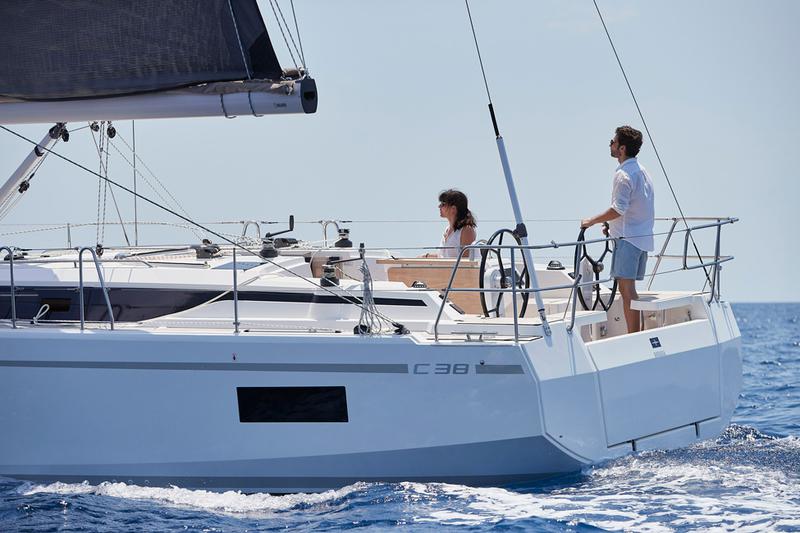 Book yachts online - sailboat - Bavaria C38 - ARINNA - rent