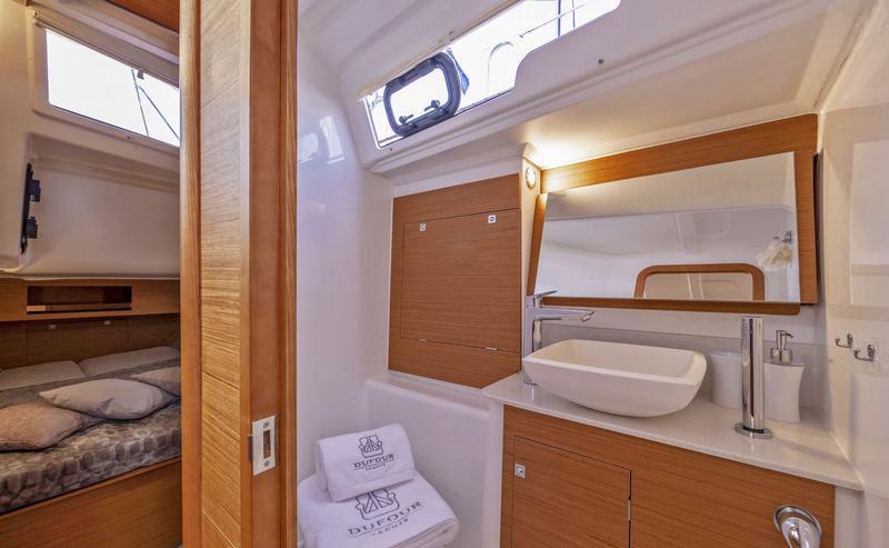 Book yachts online - sailboat - Dufour 390 - PARIS - rent