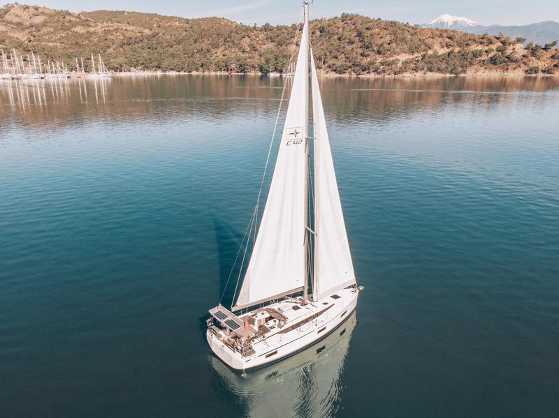Book yachts online - sailboat - Bavaria C42 - ARUNA - rent