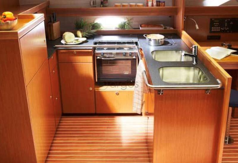 Book yachts online - sailboat - Bavaria 51 Cruiser - Lady Rose - rent