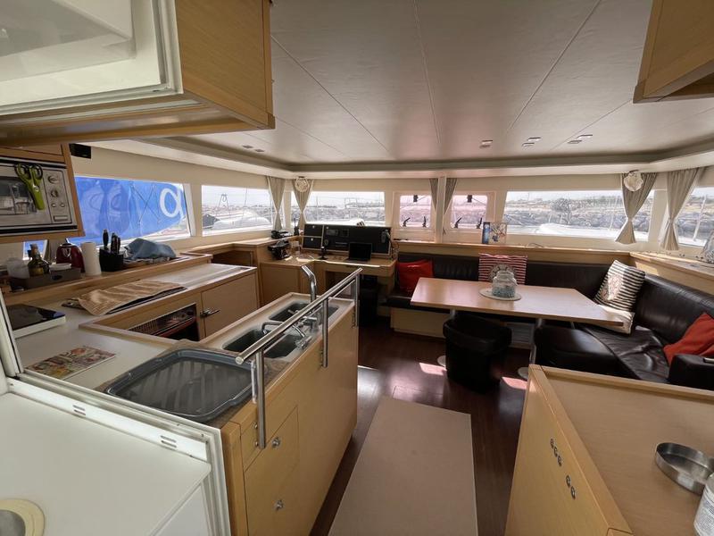 Book yachts online - catamaran - Lagoon 450  Flybridge - Zia Nella - rent