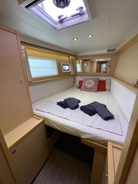 Book yachts online - catamaran - Lagoon 450  Flybridge - Zia Nella - rent