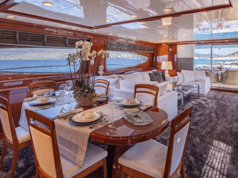 Book yachts online - motorboat - Posillipo Technema 95S - Divine - rent