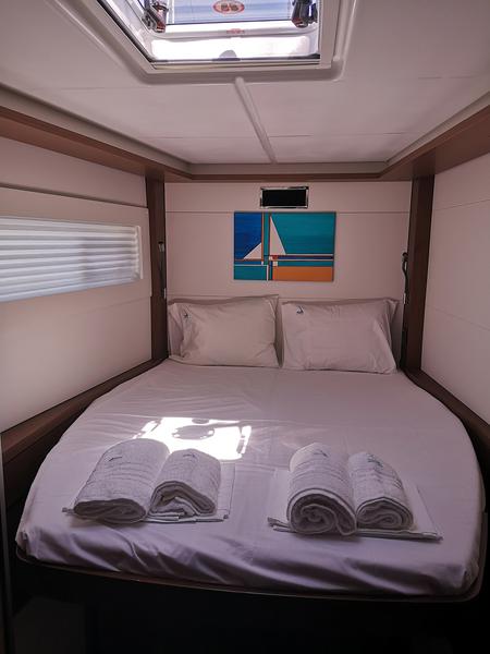 Book yachts online - catamaran - Lagoon 46 - AQUA VITAE (generator, air condition, watermaker, 2 SUP free of charge, underwater lights) *Skippered only* - rent