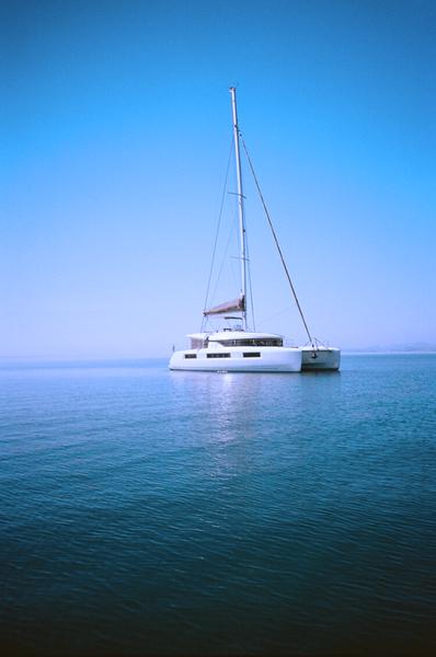 Book yachts online - catamaran - Lagoon 50 - VICTORIA (VIP EQUIPPED, Generator, Air-condition, Watermaker, Teak cockpit, Underwater lights, TV, Icemaker, 2 SUP, Wifi) *Skippered only* - rent
