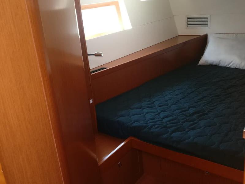Book yachts online - sailboat - Oceanis 55 - LUCKY TRADER (generator, air condition, premium blue hull, 1 SUP free of charge) - rent