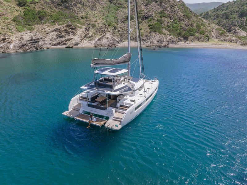 Book yachts online - catamaran - Lagoon 51 - JEWEL (Charter rate includes VAT, Skipper Fee, Generator, Air-condition, Watermaker, Icemaker, Dishwasher, 2 SUP, Tubes, Kids Water-ski, Sea scooter, Electric BBQ) *Skippered only* - rent