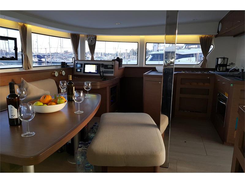 Book yachts online - catamaran - Lagoon 42 - Dream of life - rent