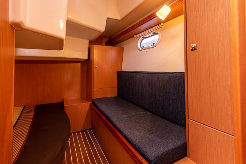 Book yachts online - motorboat - Bavaria 32 Sport - Dora - rent