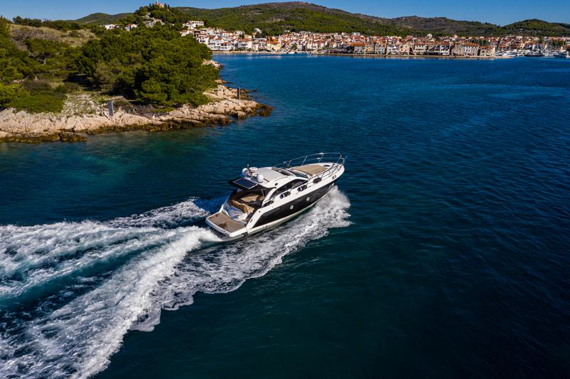Book yachts online - motorboat - Sessa C35 - Ela - rent