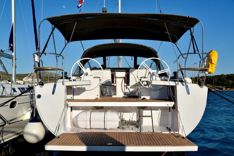Book yachts online - sailboat - Elan 50  Impression - THERAPY - rent