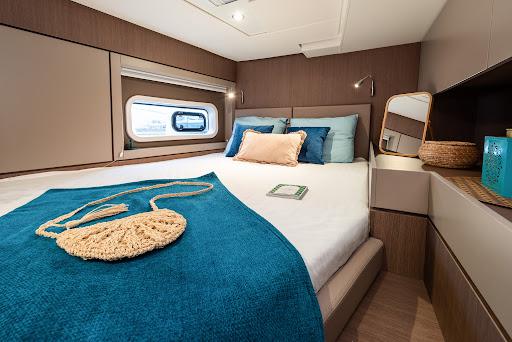 Book yachts online - catamaran - Bali 4.6 - MY Queen - rent