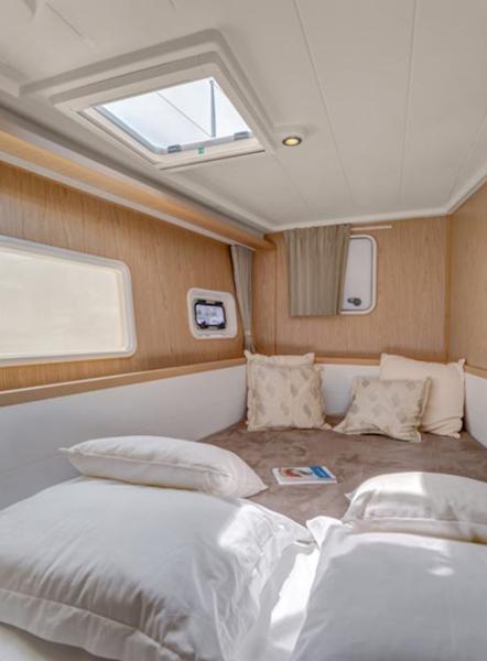 Book yachts online - catamaran - Lagoon 400 S2 - Orion VIII - rent