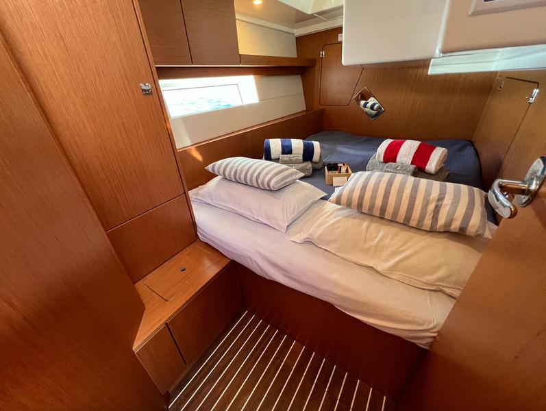 Book yachts online - sailboat - Bavaria C45 - Super Puma - rent