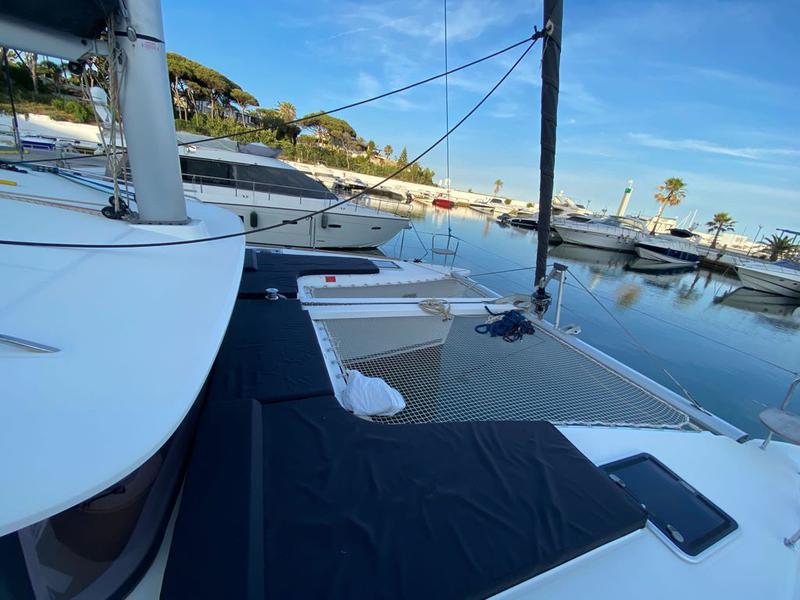 Book yachts online - catamaran - Lagoon 400 S2 - Esmeralda - rent
