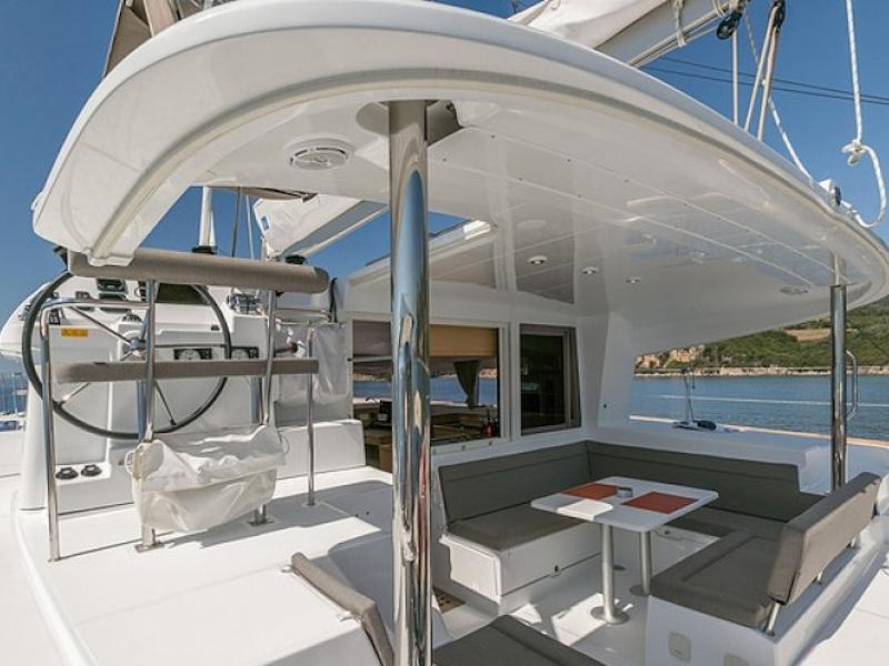 Book yachts online - catamaran - Lagoon 400 S2 - Esmeralda - rent