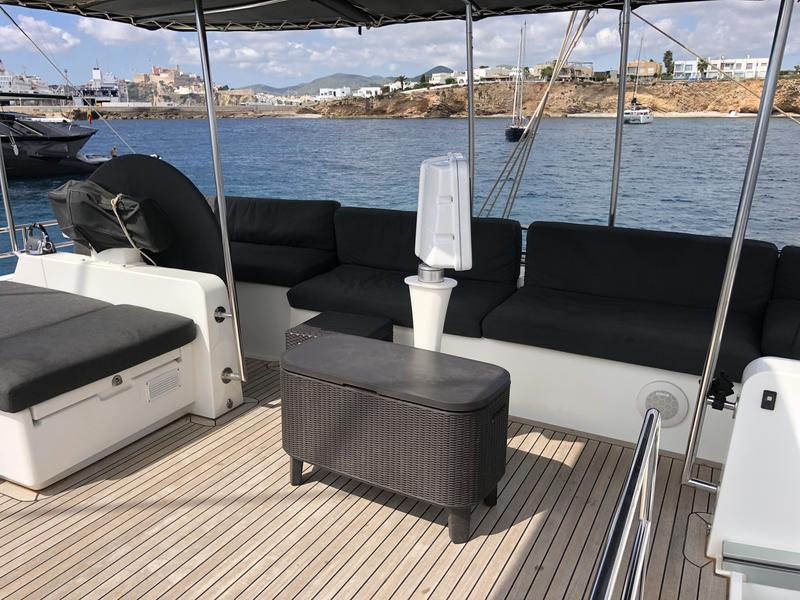 Book yachts online - catamaran - Lagoon 620 - ZS - rent